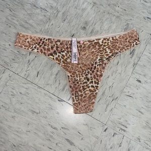 NTW larger Victoria’s Secret cotton thong underwear.